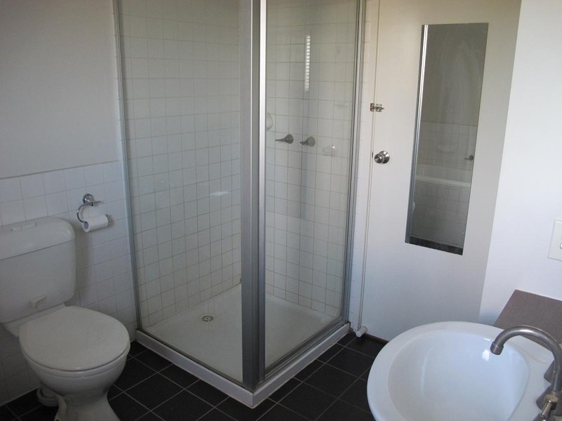 2 Beacon Lane, Caroline Springs VIC 3023