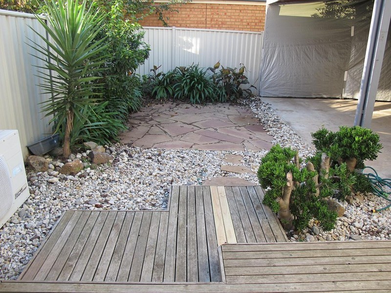 2 Beacon Lane, Caroline Springs VIC 3023