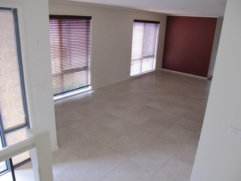 7/8  Sherdley Green, Caroline Springs VIC 3023