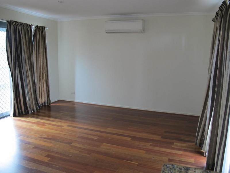 7/8  Sherdley Green, Caroline Springs VIC 3023