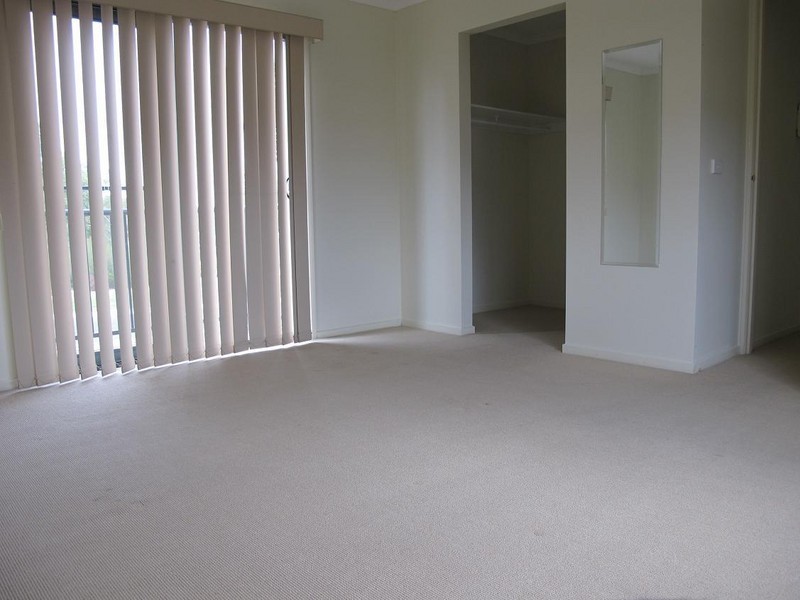 7/8  Sherdley Green, Caroline Springs VIC 3023