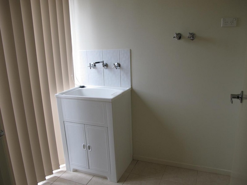 7/8  Sherdley Green, Caroline Springs VIC 3023