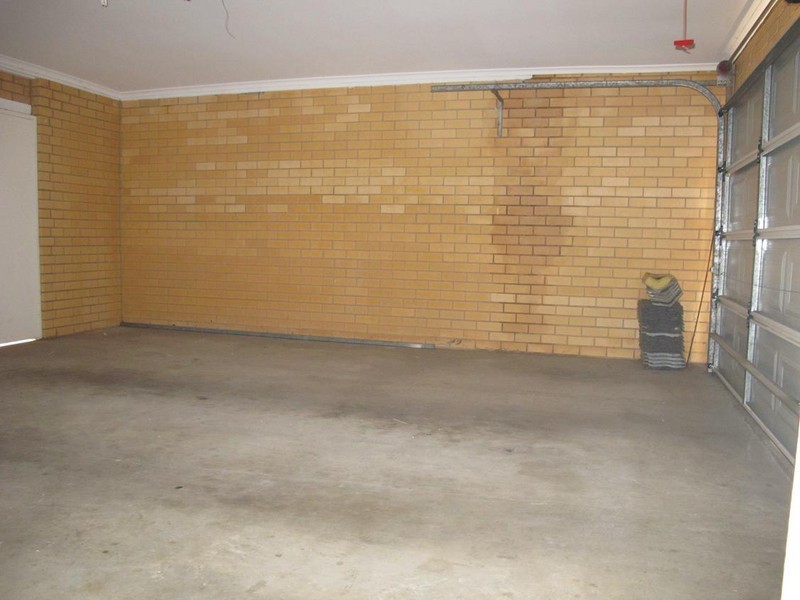 7/8  Sherdley Green, Caroline Springs VIC 3023