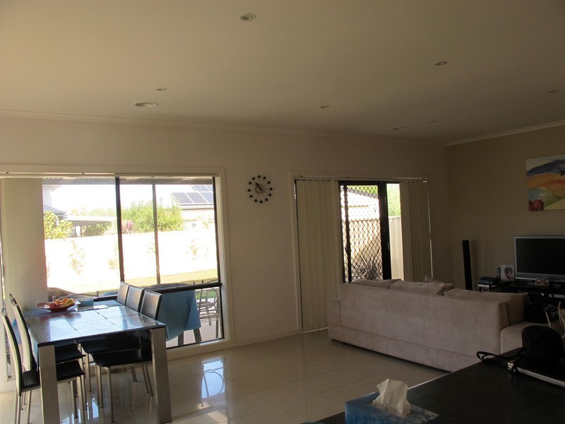 8 Alma Lane, Caroline Springs VIC 3023