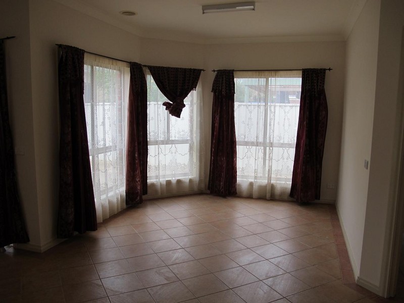 33  Blenheim Way, Caroline Springs VIC 3023