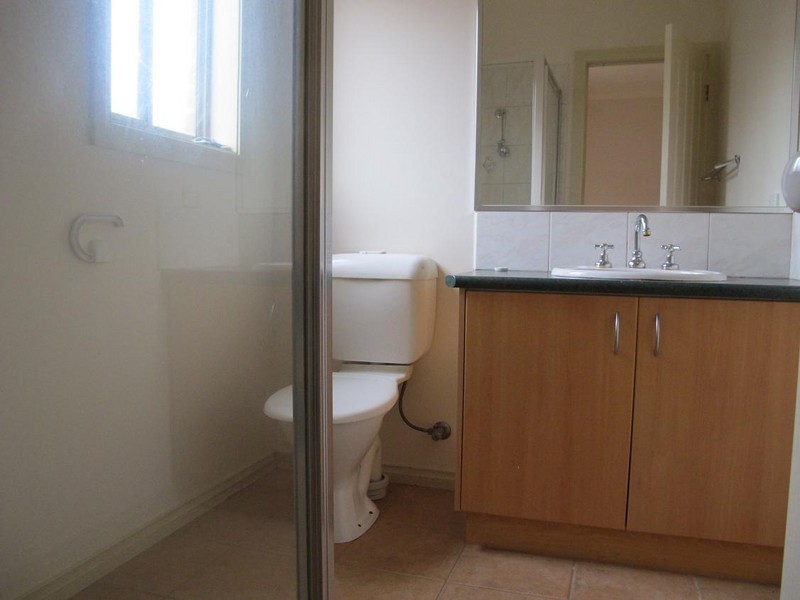 33  Blenheim Way, Caroline Springs VIC 3023