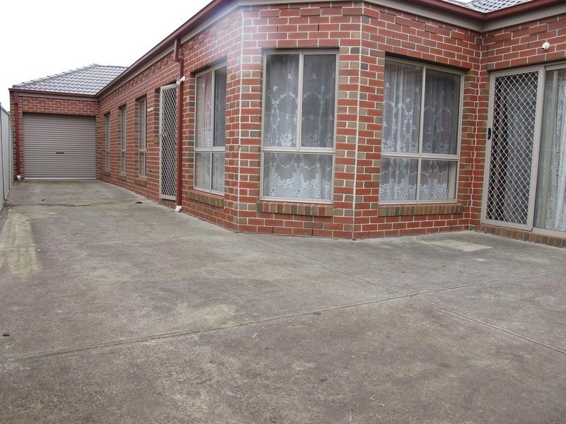 33  Blenheim Way, Caroline Springs VIC 3023