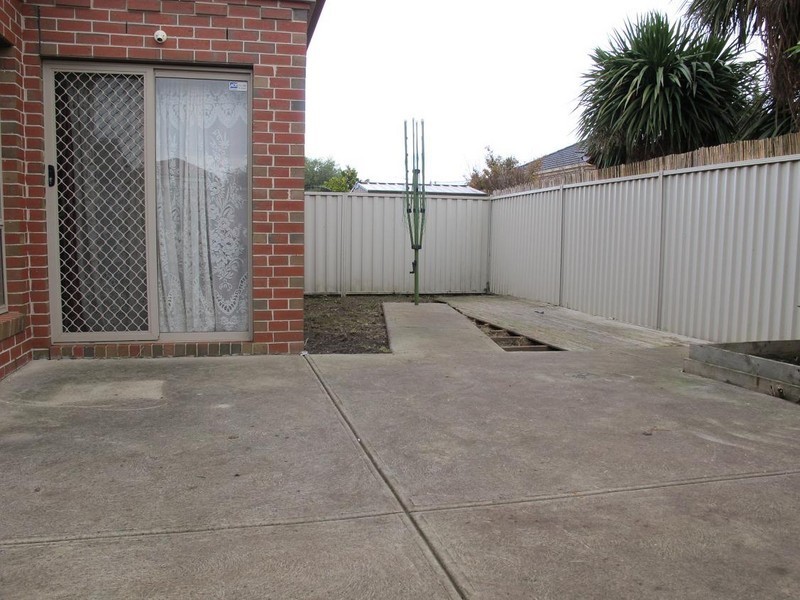 33  Blenheim Way, Caroline Springs VIC 3023