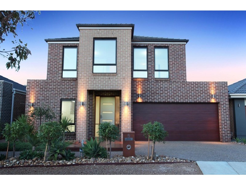 5 Caesia Way, Caroline Springs VIC 3023