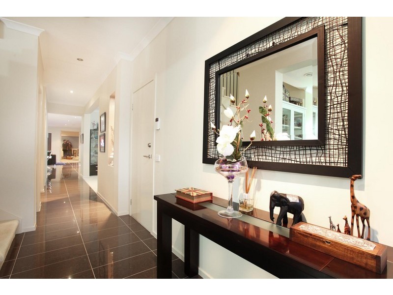 5 Caesia Way, Caroline Springs VIC 3023