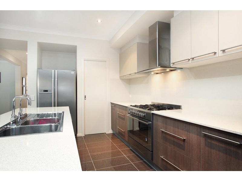 5 Caesia Way, Caroline Springs VIC 3023