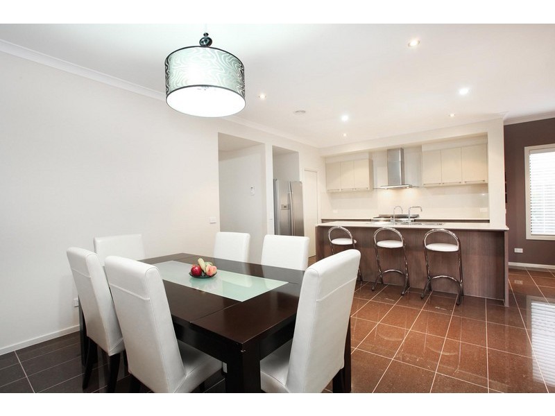 5 Caesia Way, Caroline Springs VIC 3023