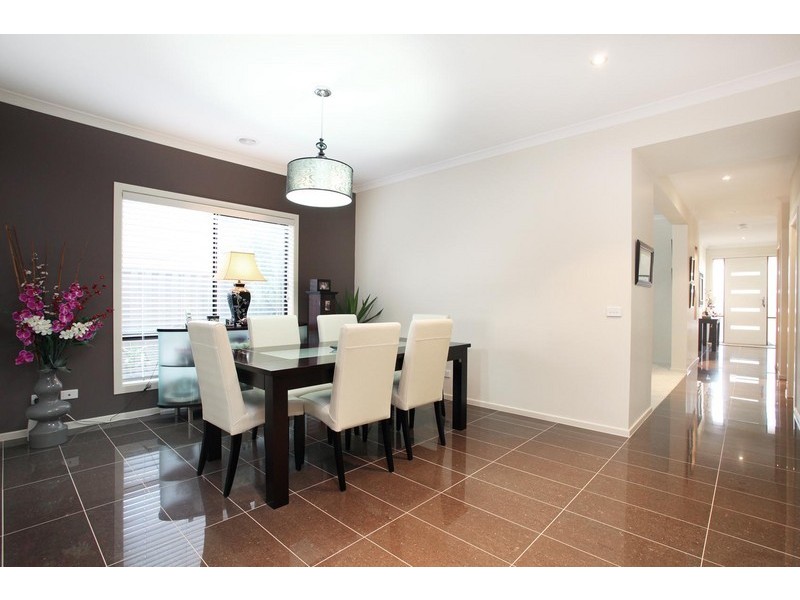 5 Caesia Way, Caroline Springs VIC 3023