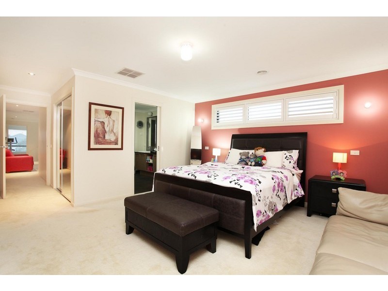 5 Caesia Way, Caroline Springs VIC 3023