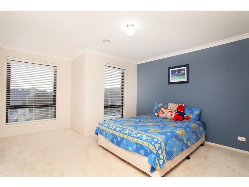 5 Caesia Way, Caroline Springs VIC 3023