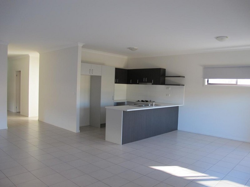 15 Blackshaws Place, Caroline Springs VIC 3023