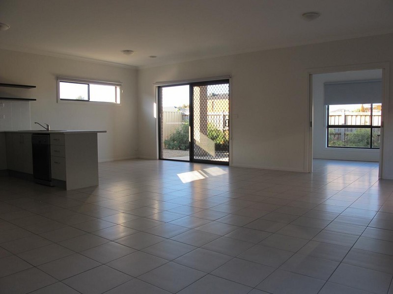 15 Blackshaws Place, Caroline Springs VIC 3023