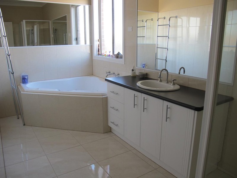 31 Barwon Street, Taylors Hill VIC 3037