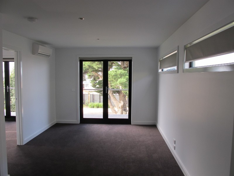 2/5-6 Chelsworth Place, Caroline Springs VIC 3023
