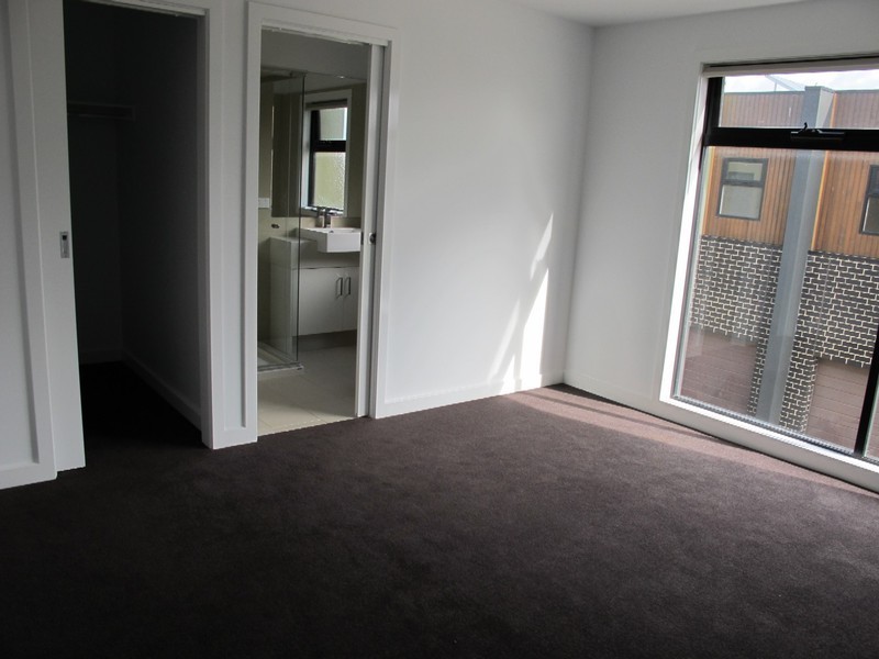 2/5-6 Chelsworth Place, Caroline Springs VIC 3023