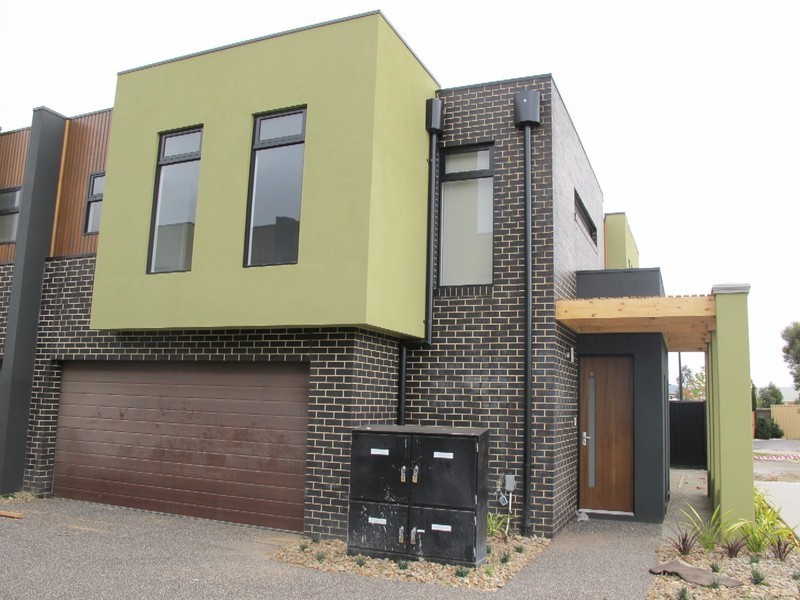 6/5-6 Chelsworth Place, Caroline Springs VIC 3023