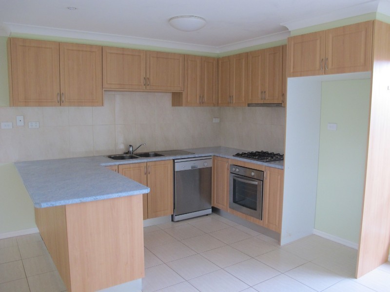 3/4 Balmoral Close, Hillside VIC 3037