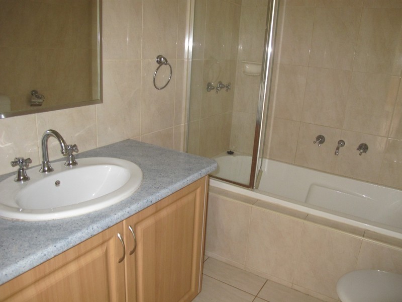 3/4 Balmoral Close, Hillside VIC 3037