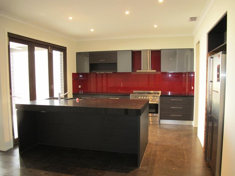 15 Goodenia Way, Caroline Springs VIC 3023