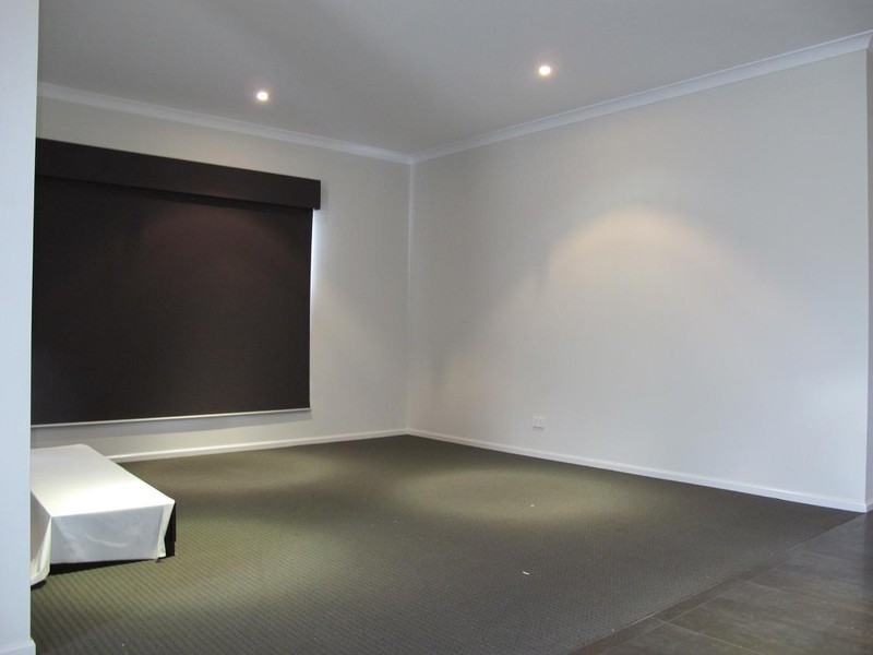 15 Goodenia Way, Caroline Springs VIC 3023