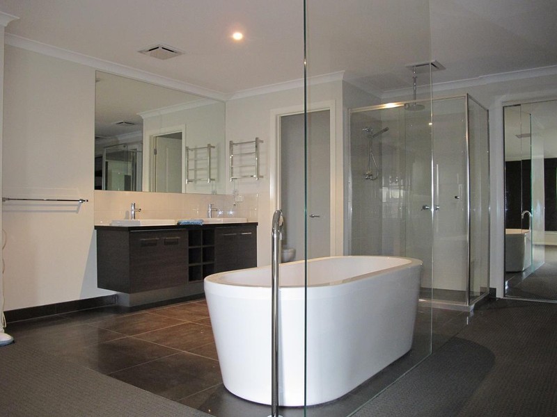 15 Goodenia Way, Caroline Springs VIC 3023