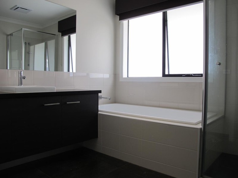 15 Goodenia Way, Caroline Springs VIC 3023