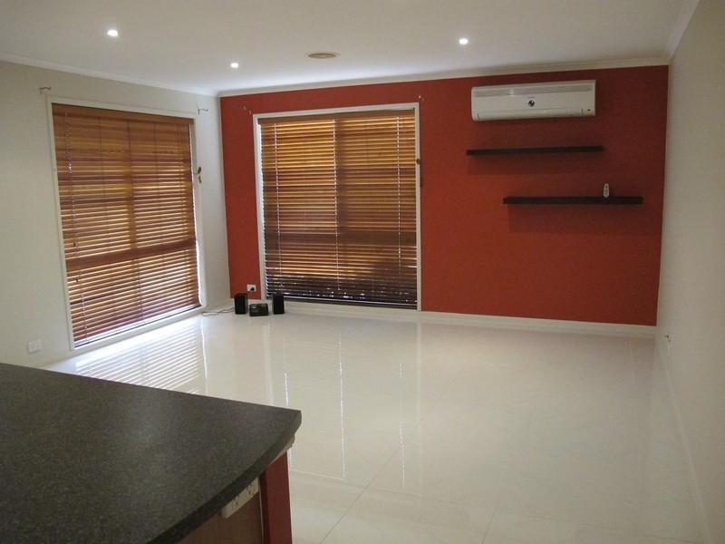 42 Heysen Parkway, Caroline Springs VIC 3023