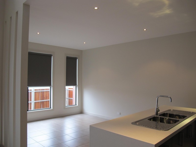 62 Commercial Road, Caroline Springs VIC 3023