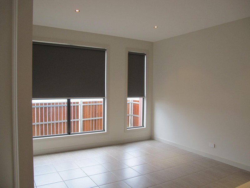 62 Commercial Road, Caroline Springs VIC 3023