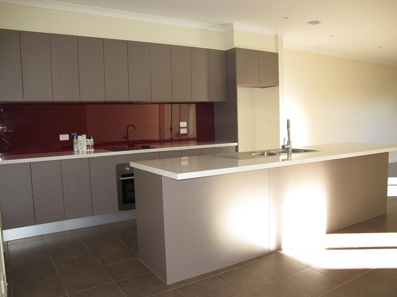 50 The Broadway, Caroline Springs VIC 3023