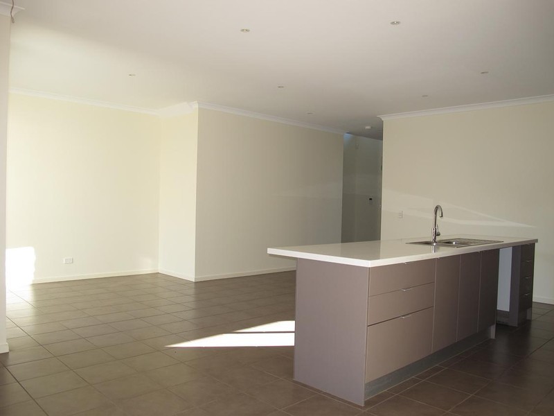 50 The Broadway, Caroline Springs VIC 3023