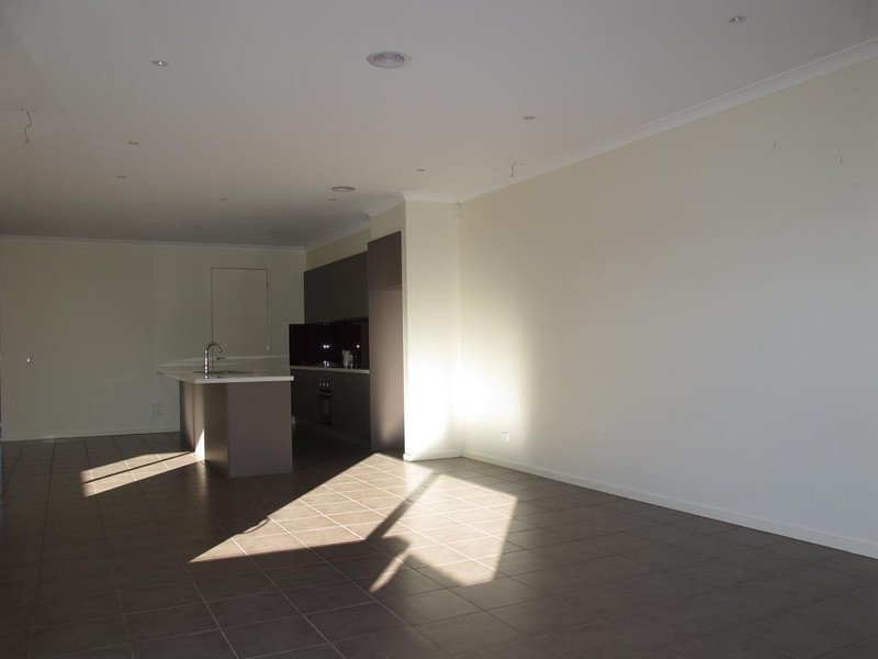 50 The Broadway, Caroline Springs VIC 3023