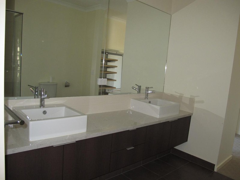 50 The Broadway, Caroline Springs VIC 3023