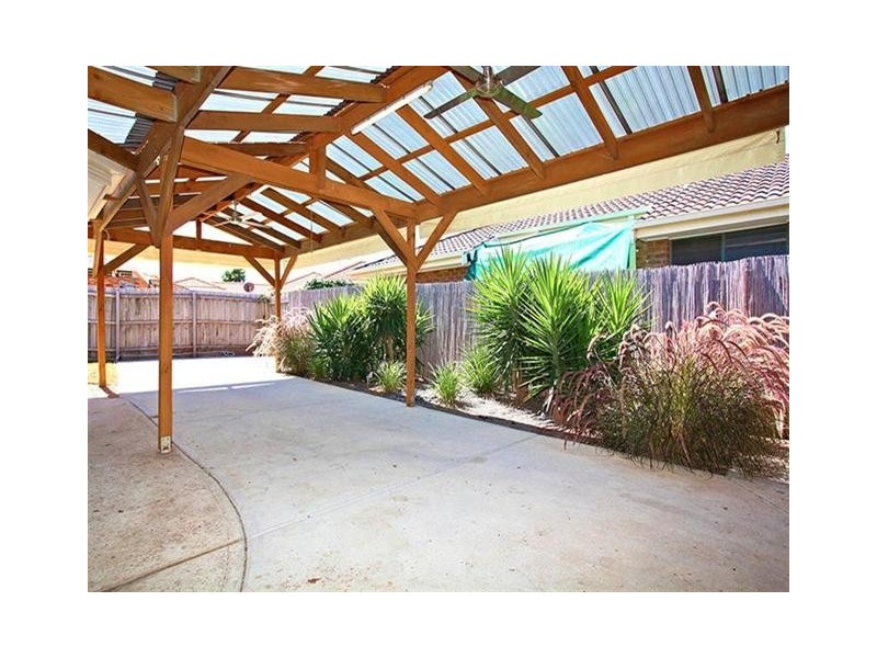 10 Bedingham Drive, Hillside VIC 3037