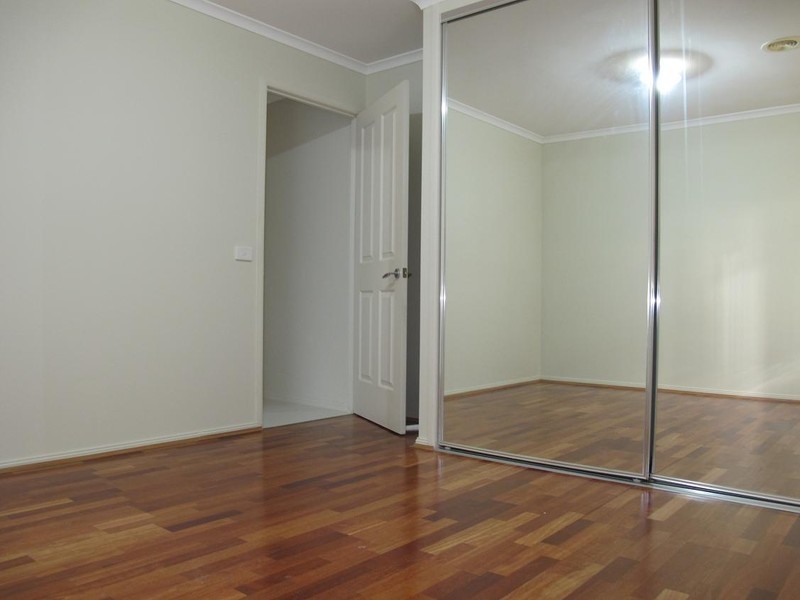 42 Heysen Parkway, Caroline Springs VIC 3023