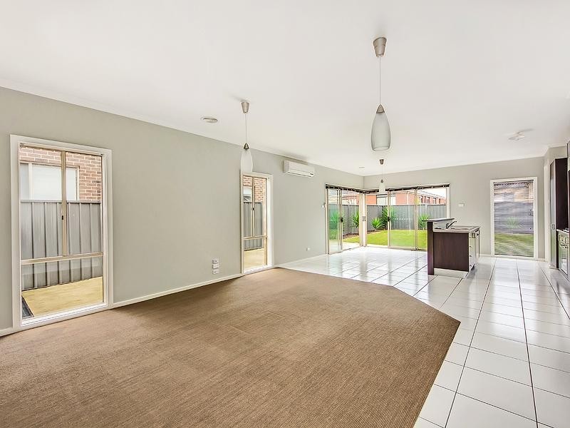 39 Pro Hart Way, Caroline Springs VIC 3023