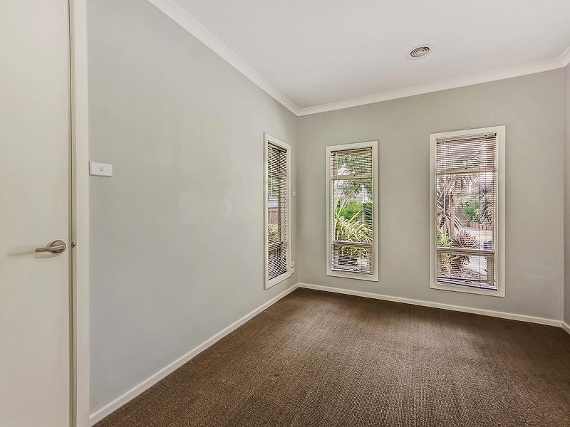 39 Pro Hart Way, Caroline Springs VIC 3023