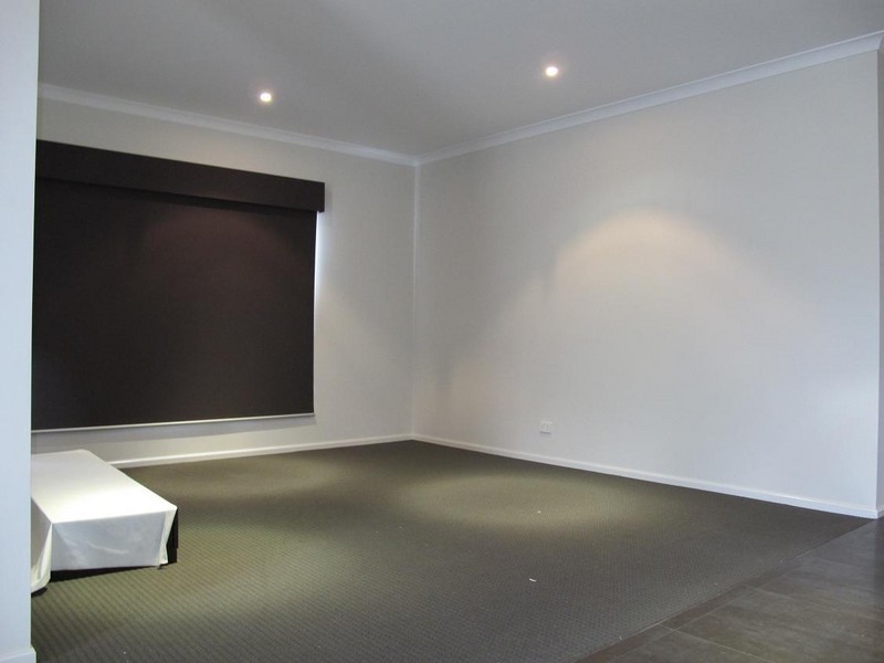 15 Goodenia Way, Caroline Springs VIC 3023