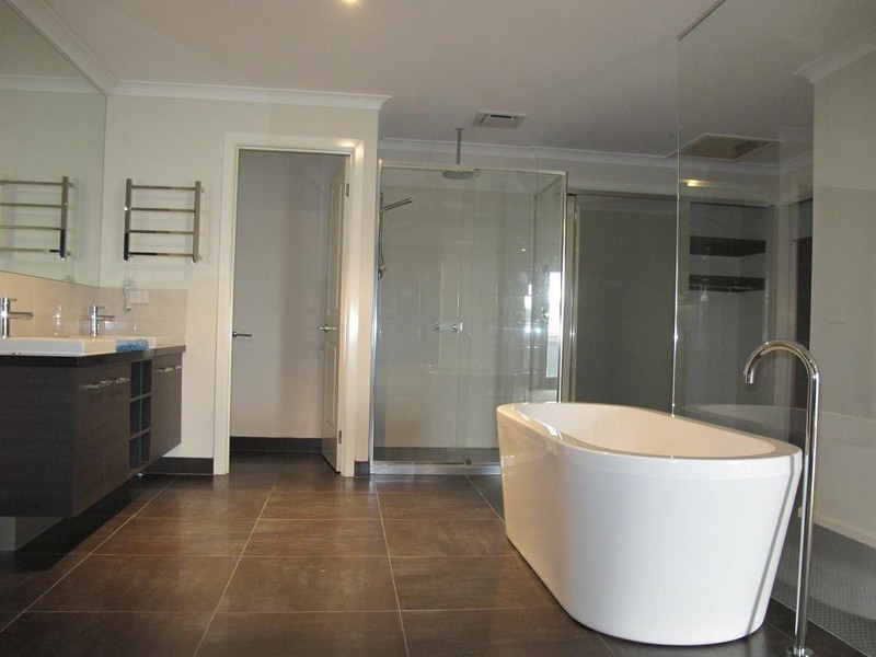 15 Goodenia Way, Caroline Springs VIC 3023