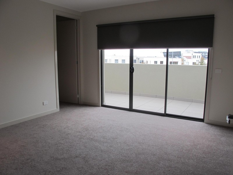 62 Commercial Road, Caroline Springs VIC 3023