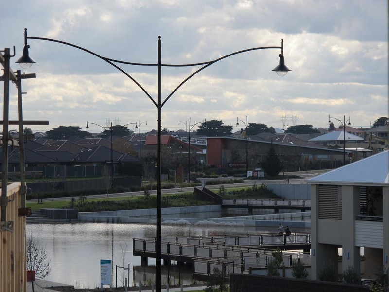 62 Commercial Road, Caroline Springs VIC 3023