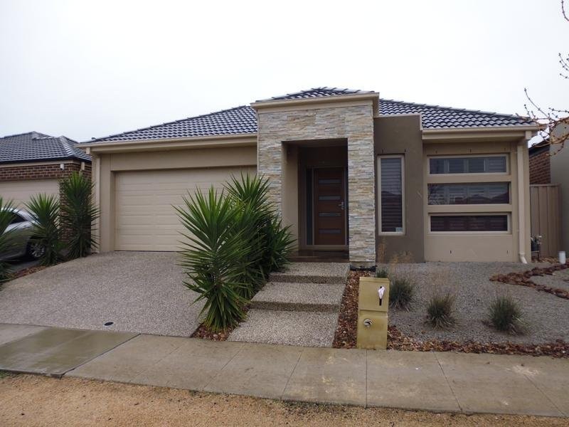 28 Forrest Glade Way, Caroline Springs VIC 3023