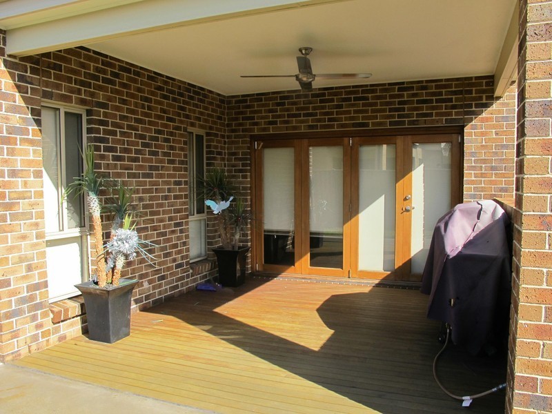 28 Forrest Glade Way, Caroline Springs VIC 3023
