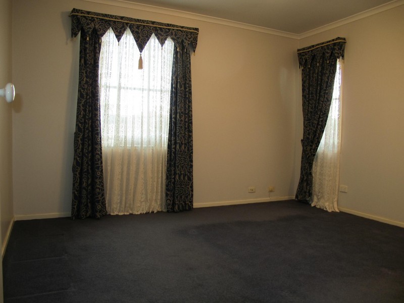 10 Rodmar Close, Hillside VIC 3037