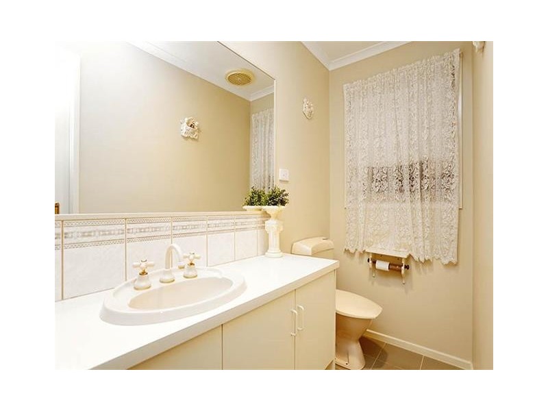 10 Rodmar Close, Hillside VIC 3037